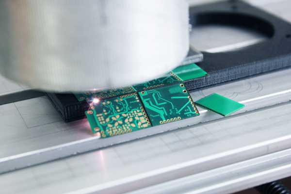 購(gòu)買(mǎi)PCB激光切割機(jī)需要先了解什么？(圖2)