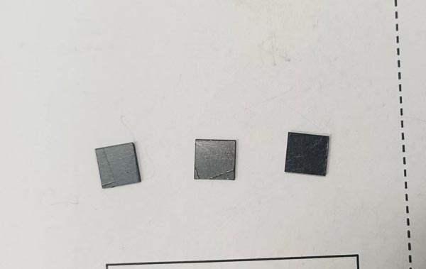 石墨片用什么切割呢？精密激光切割機！(圖1)